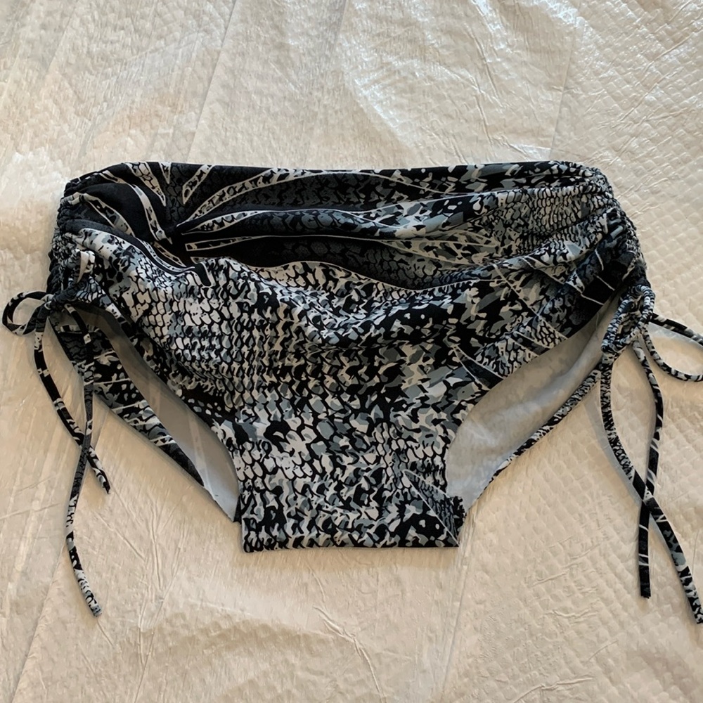 Great condition! Perfect for yoga/swimming